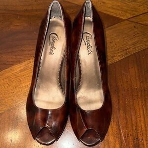 Women’s size 8 peep toe 3in heel- barely worn- great condition